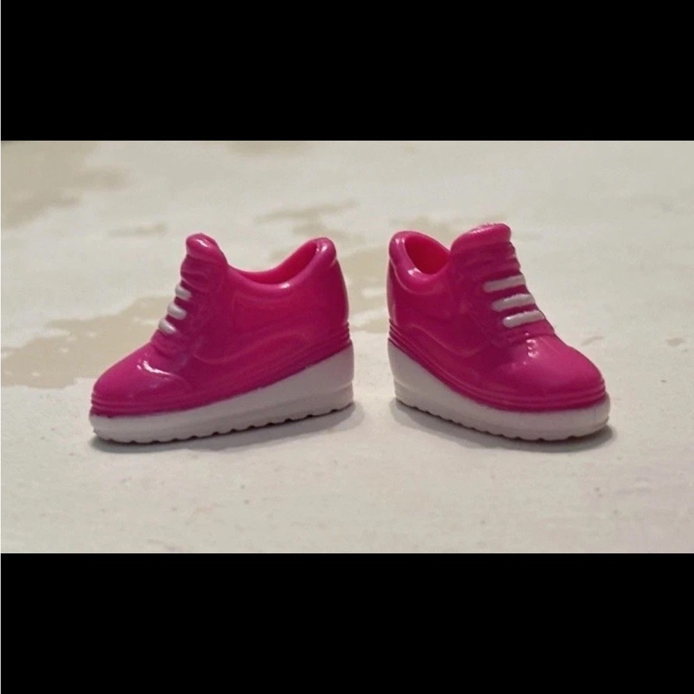 MATTEL BARBIE 2003 "CHEERLEADER" HOT PINK/WHITE REPLACEMENT TENNIS SHOES #B7461